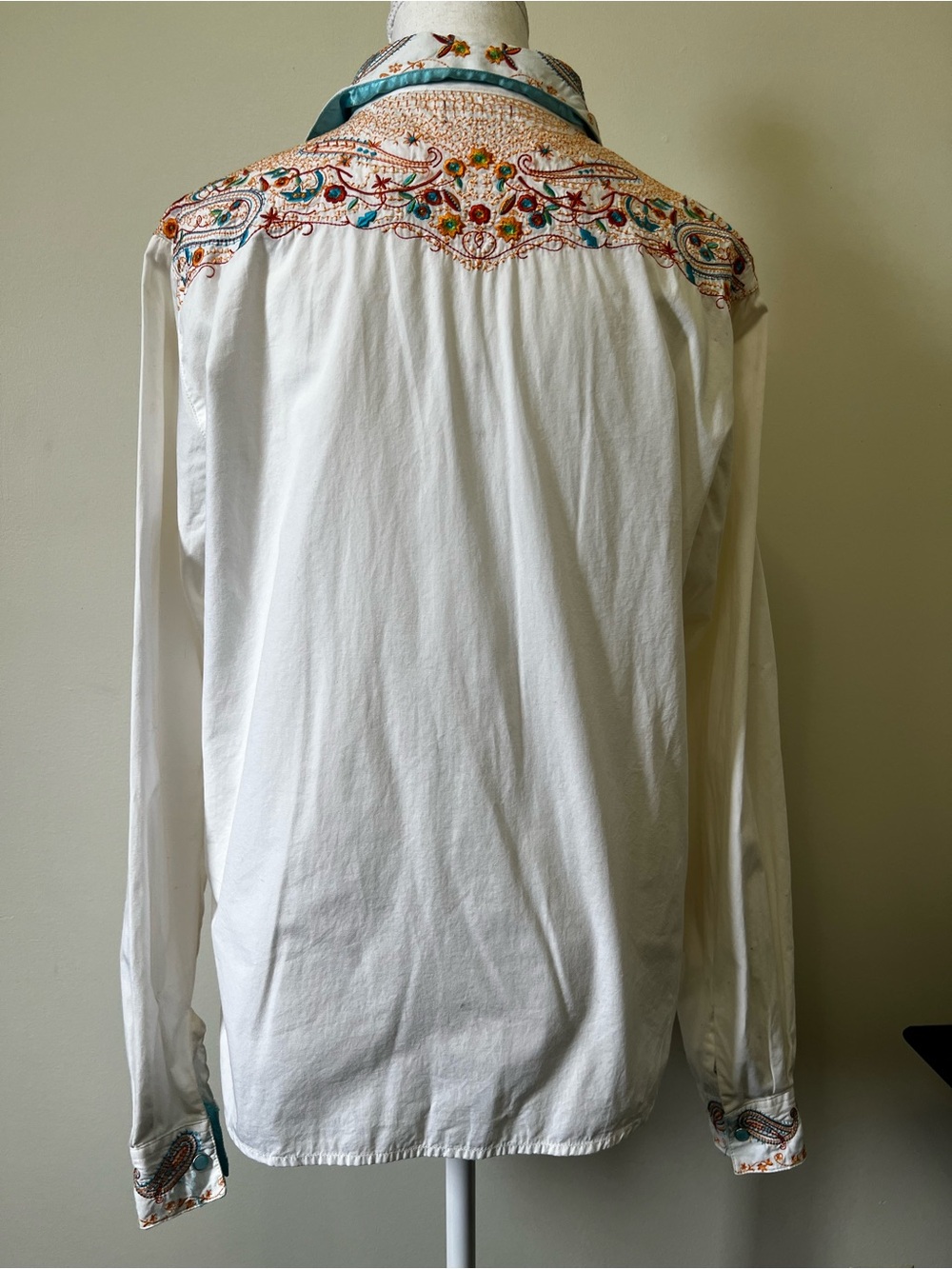 Western-Style Button-Up Blouse - Picture 12 of 13
